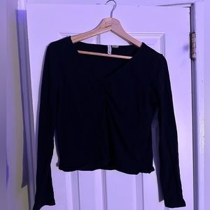 black v-neck crop top